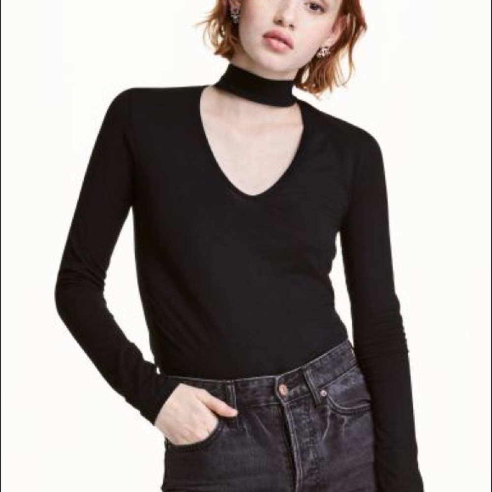 Divided Neck Strap Long Sleeve